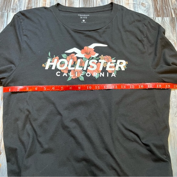 Hollister Curved Hem, Crew Neck Black with Floral Long Sleeve Tee, Men's Medium - Picture 8 of 10